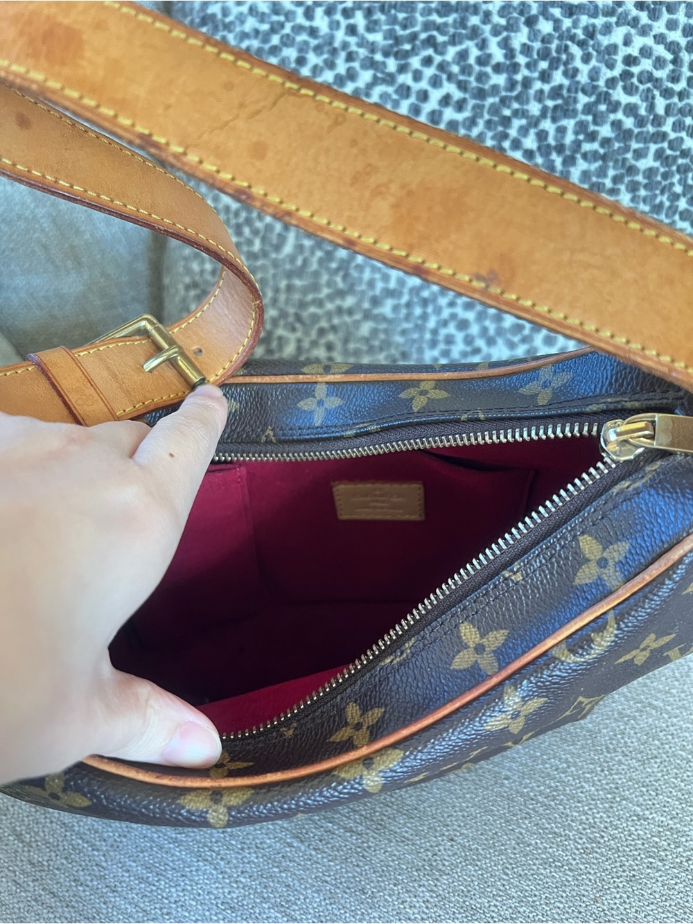 Louis Vuitton Croissant MM Signature Monogram Shoulder Bag - Picture 8 of 15